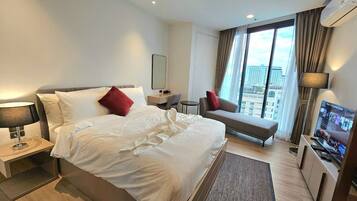 Iron/ironing board, Internet, bed sheets