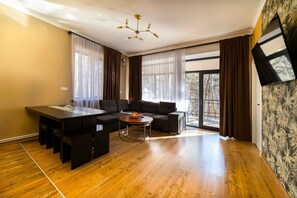 TV - Peaceful 2 Bed Cottage in Dilijan Forest (Dilijan)