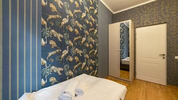 Een strijkplank/strijkijzer, gratis wifi, beddengoed