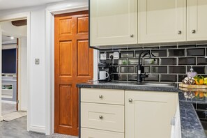 Private kitchen - The Snug - for Professionals/Contractors/Leisure (Greater Manchester)