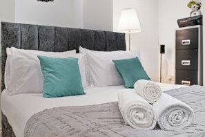 1 bedroom, Internet - The Snug - for Professionals/Contractors/Leisure (Greater Manchester)