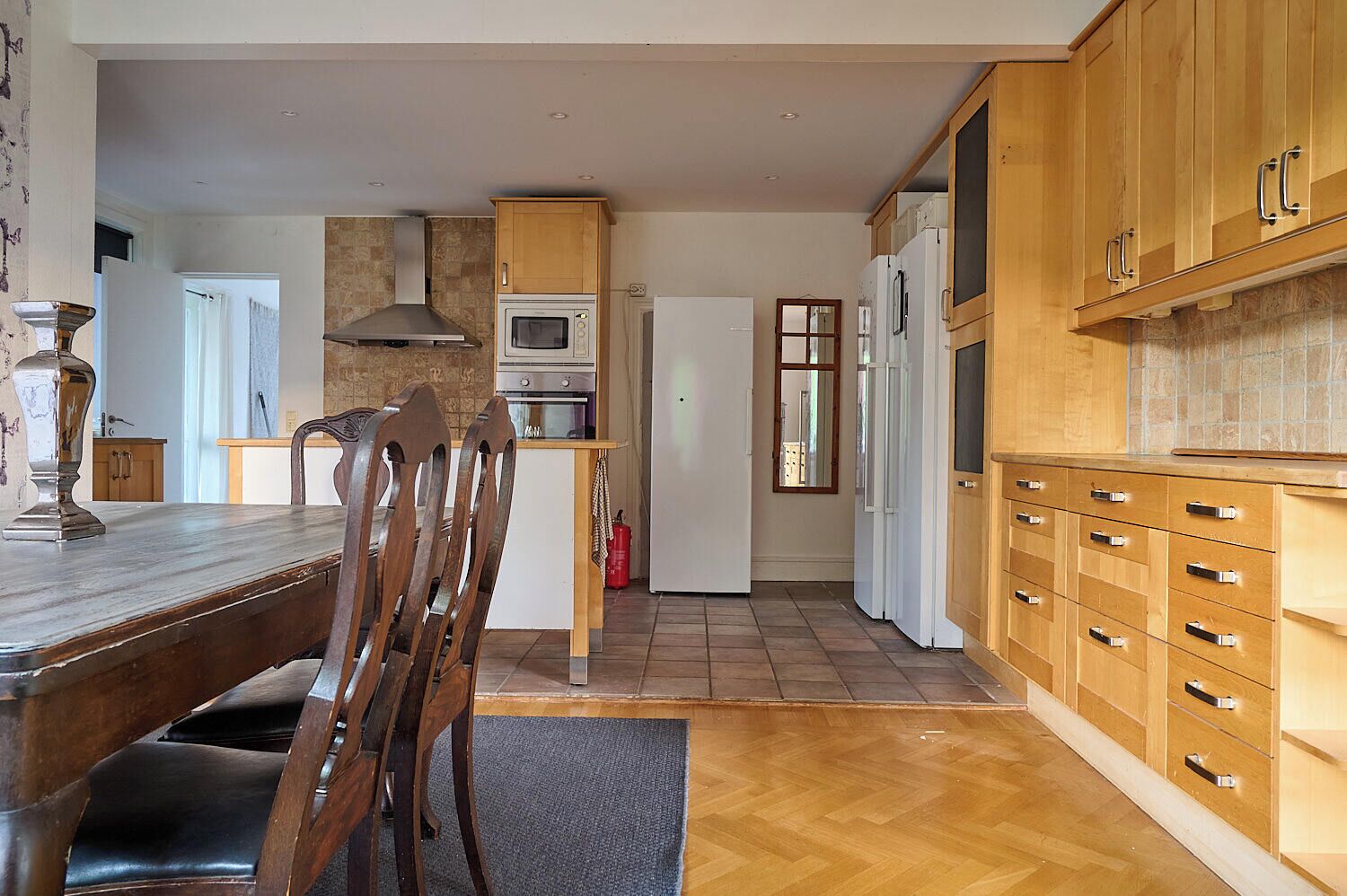 Kylskåp, mikrovågsugn, ugn och spishäll