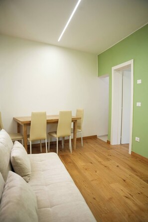 Apartemen, 1 kamar tidur, Boleh Merokok | Ruang makan