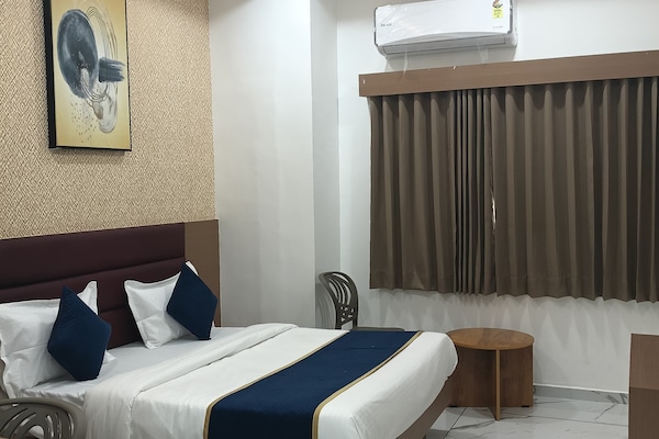 Deluxe Double Room, City View | Laptop workspace, iron/ironing board, free WiFi