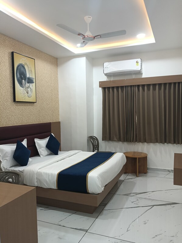 Deluxe Double Room, City View - Hotel Rose Prime (Anand)