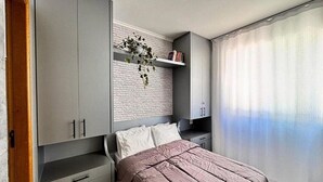 1 quarto, ferros/tábuas de passar roupa, Wi-Fi, roupa de cama
