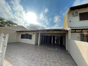 Exterior - Plenty of space and comfort | Spacious beach house 50m from the sea (Matinhos)