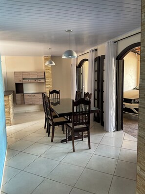 Dining - Plenty of space and comfort | Spacious beach house 50m from the sea (Matinhos)