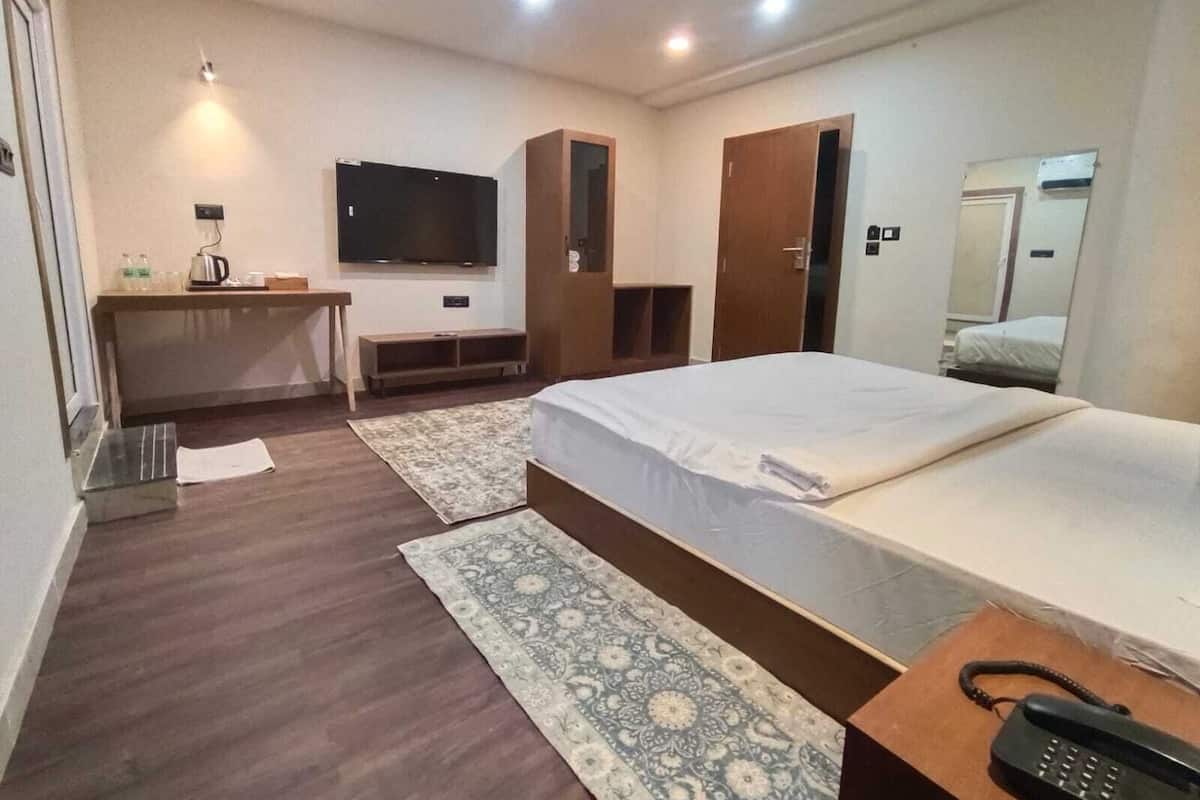 Habitación de lujo doble, balcón, vistas a la ciudad | Wifi gratis