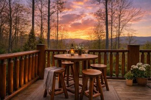 Outdoor dining - Legend Crest Lodge – Upscale Mountain Retreat w/ Indoor Pool, Views & Games! (Sevierville)