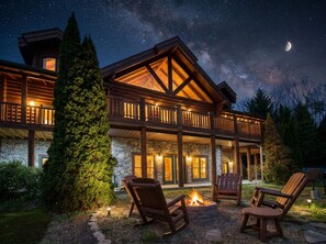 Exterior - Legend Crest Lodge – Upscale Mountain Retreat w/ Indoor Pool, Views & Games! (Sevierville)