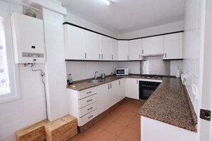 Fridge, microwave, oven, coffee/tea maker - Casa esquina del Mar (Conil de la Frontera)