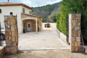 Property grounds - AIR-CONDITIONED VILLA WITH POOL - COTE D'AZUR - PETS WELCOME (Le Tignet)
