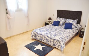 Tabla de planchar con plancha, Internet, ropa de cama