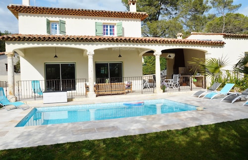 AIR-CONDITIONED VILLA WITH POOL - COTE D'AZUR - PETS WELCOME