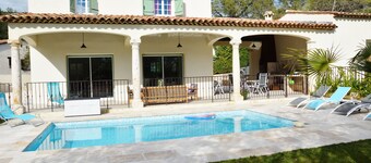 AIR-CONDITIONED VILLA WITH POOL - COTE D'AZUR - PETS WELCOME