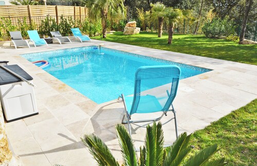 VILLA CLIMATISEE AVEC PISCINE - COTE D'AZUR - ANIMAUX ACCEPTEE