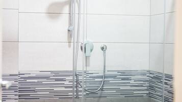 Apartment, Multiple Bedrooms, City View | Bilik Mandi