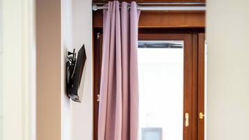 Apartment, Multiple Bedrooms, City View | Bahagian dalam