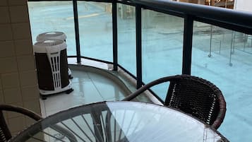 Apartment | Outdoor dining