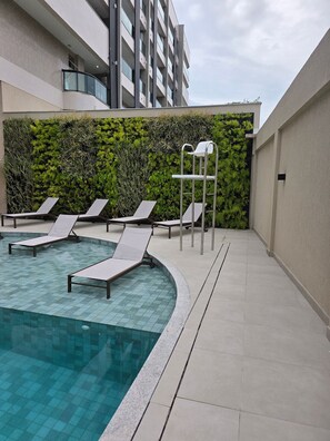 Apartment | Pool | Outdoor pool - Apartamento Acessível em Cond. de Luxo (Arraial do Cabo)