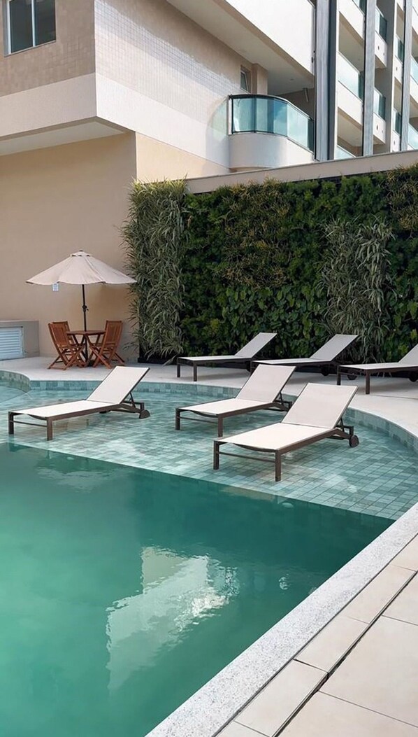 Apartment | Pool | Outdoor pool - Apartamento Acessível em Cond. de Luxo (Arraial do Cabo)