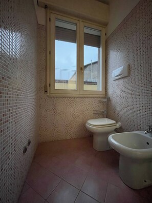 Bathroom - Charming Canal-side Apartment in Cesenatico, Italy (Cesenatico)