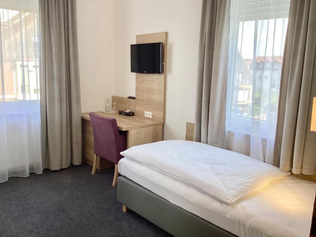 Single Room, City View | Desk, laptop workspace, free WiFi