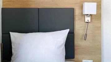 Einzelzimmer, Stadtblick | Schreibtisch, laptopgeeigneter Arbeitsplatz, kostenloses WLAN