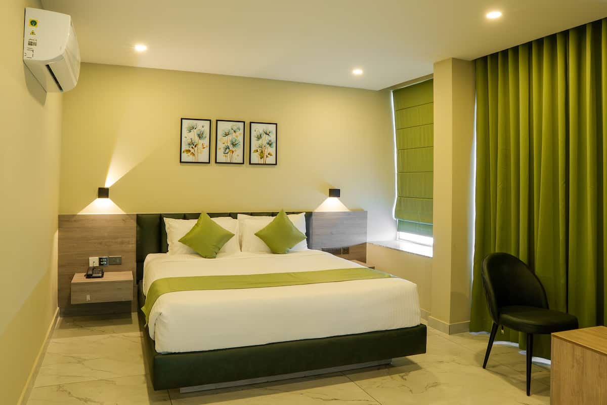 Triple Room | Iron/ironing board, free WiFi