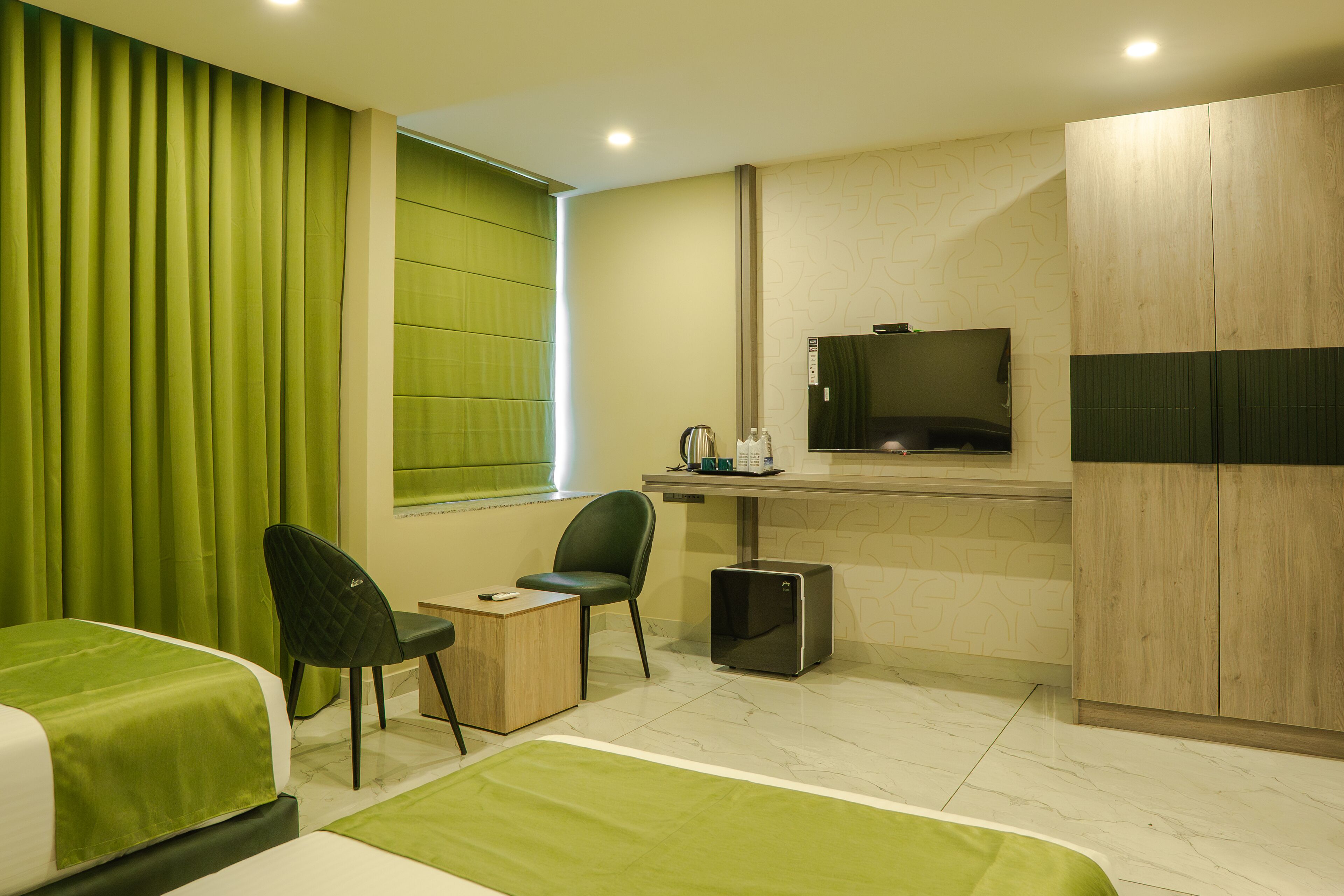 Suite, River View | Iron/ironing board, free WiFi