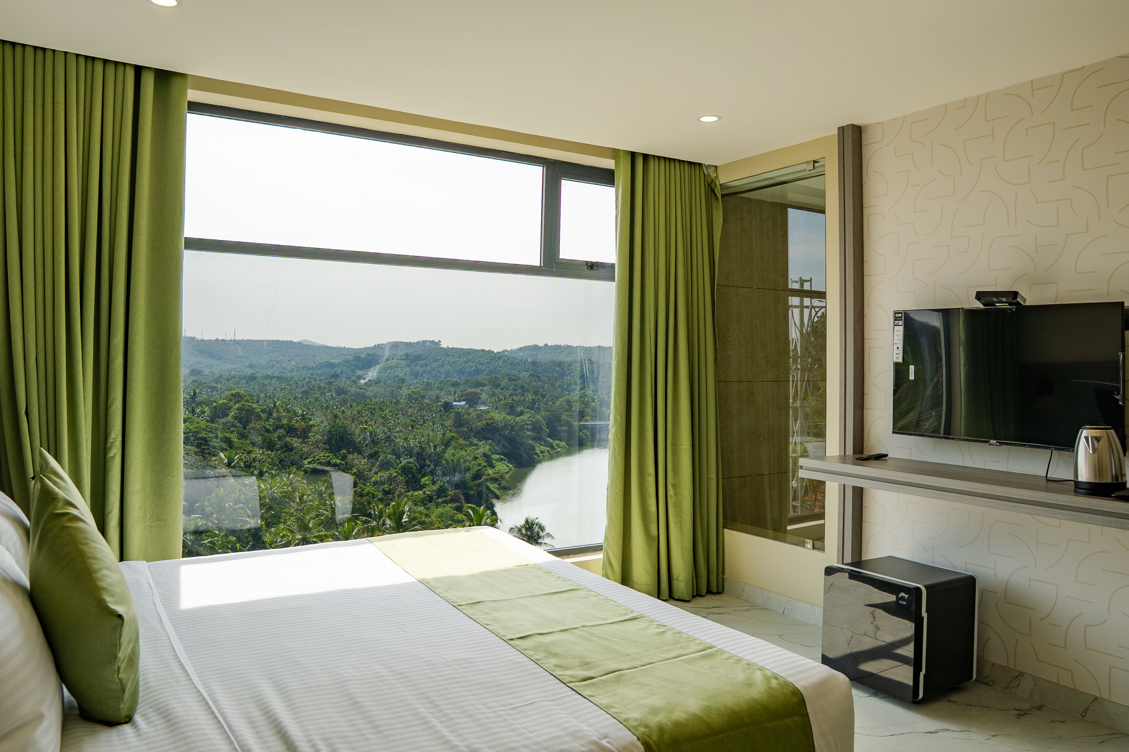 Suite | Iron/ironing board, free WiFi