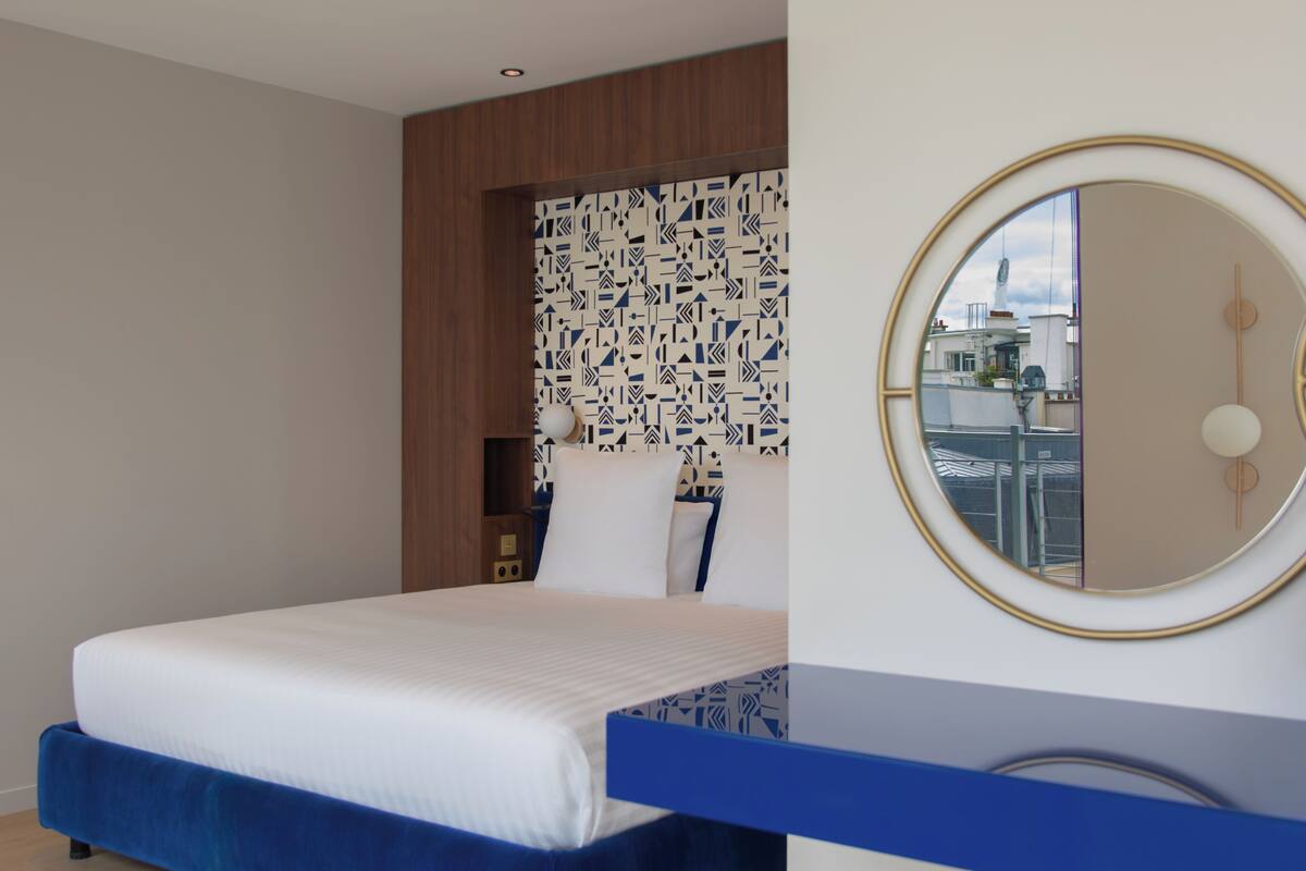 In-room safe, WiFi (free)