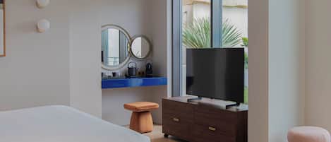 In-room safe, free WiFi