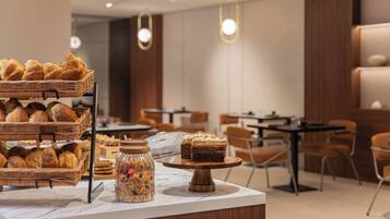 Tägliches Frühstücksbuffet gegen Gebühr