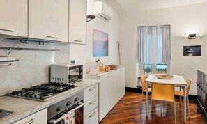 Kühlschrank, Mikrowelle, Geschirrspüler