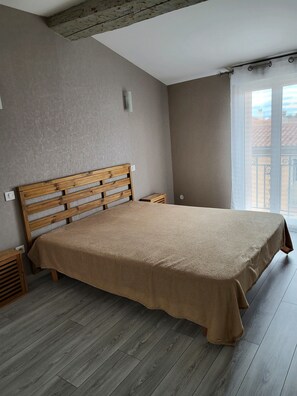 Iron/ironing board - Holiday in the Sun and Sea, Apartment on 1st or 2nd floor! (Elne)