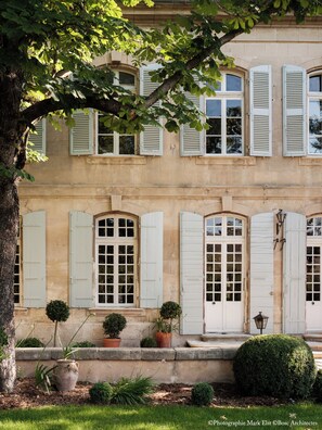 Exterior detail - Bastide with garden and swimming pool 10 minutes from Saint Rémy de Provence (Eyragues)