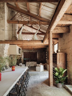 Interior - Bastide with garden and swimming pool 10 minutes from Saint Rémy de Provence (Eyragues)