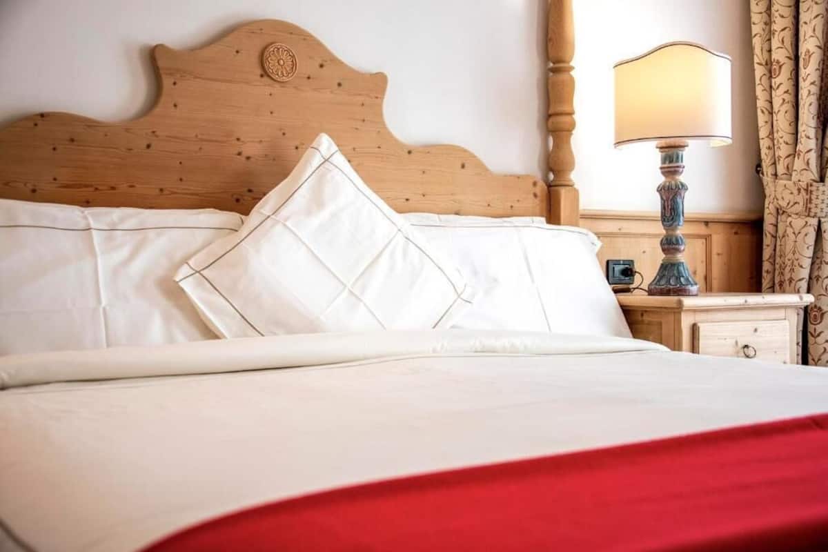 Superior Double Room, Balcony, Mountain View