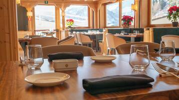 3 restaurants servant le petit déjeuner, spécialités Cuisine italienne