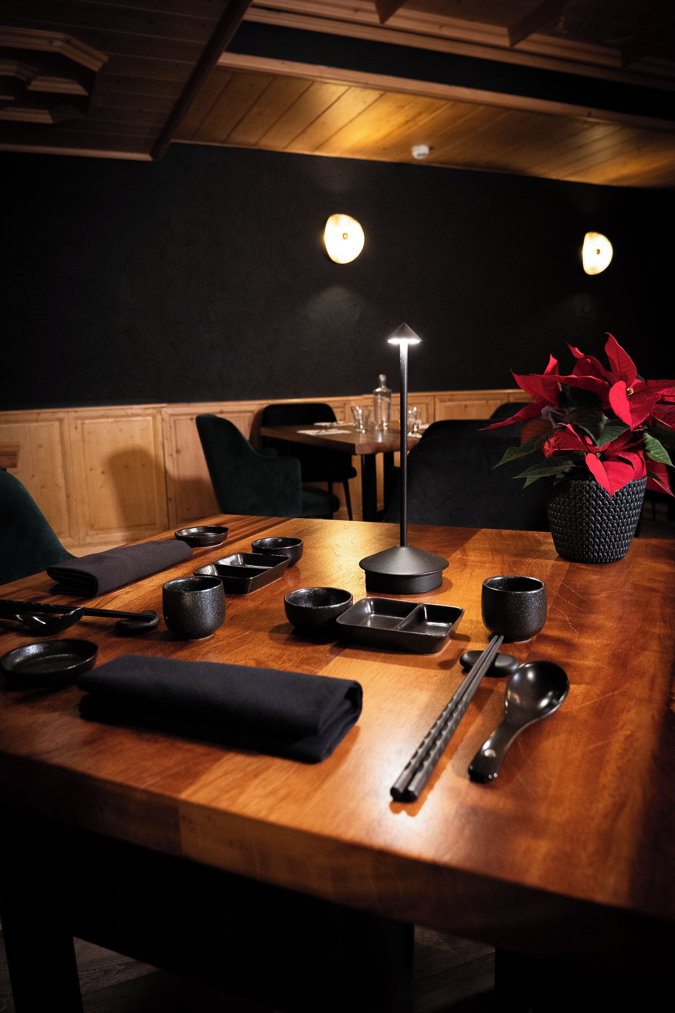 3 restaurants, breakfast, dinner, brunch served; Italian cuisine