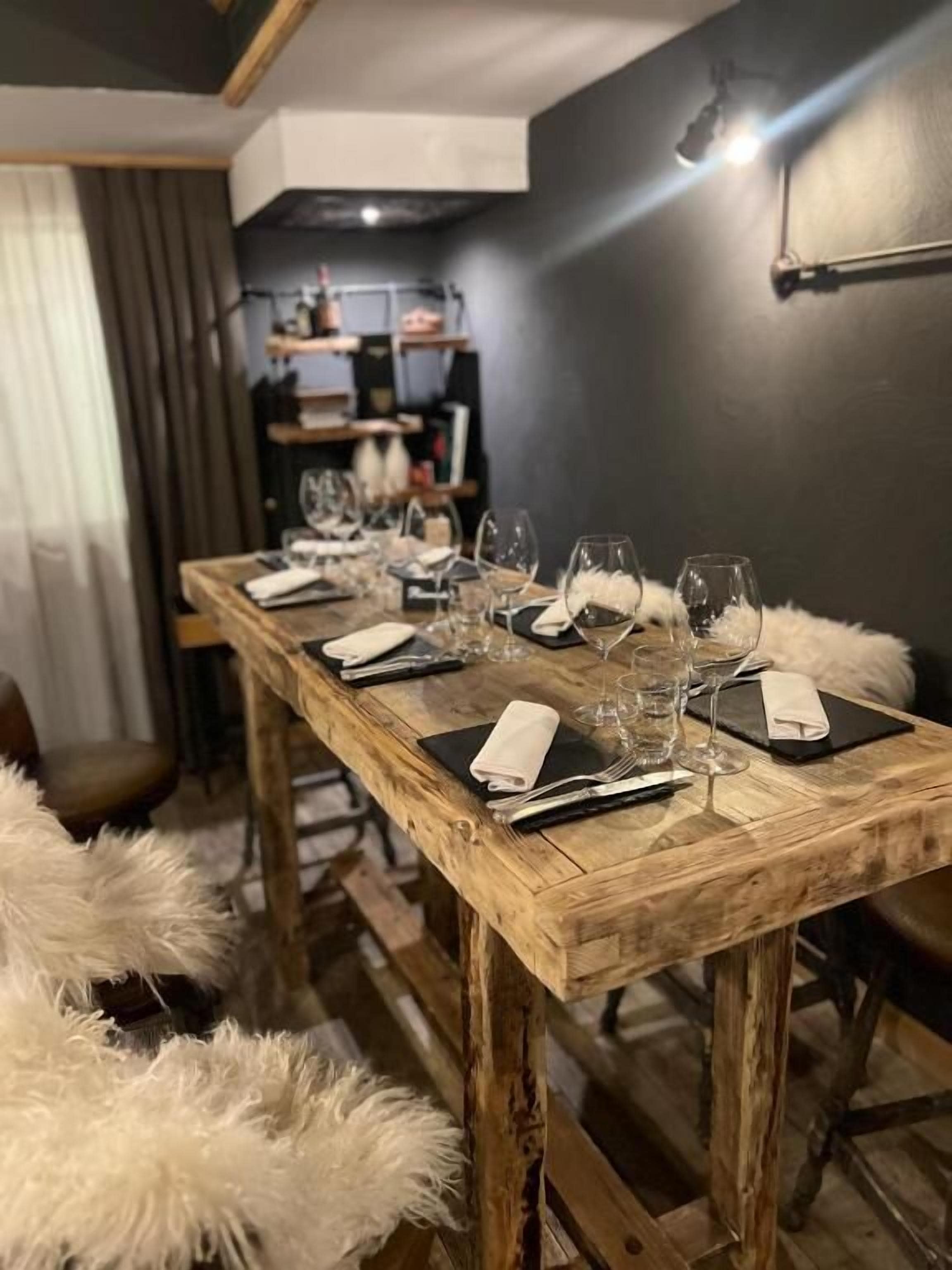 3 restaurants, breakfast, dinner, brunch served; Italian cuisine