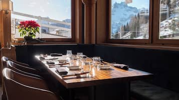 3 Restaurants; Frühstück, Abendessen und Brunch werden serviert