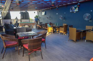 3 บาร์/เลานจ์