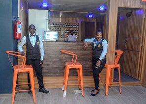 3 บาร์/เลานจ์