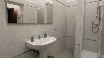 Apartment, 1 Bedroom | Bathroom