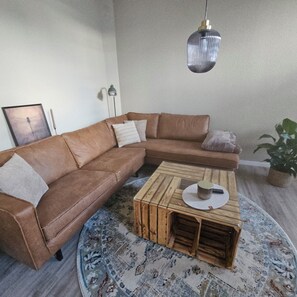 TV - Anno 1889-The apartment is furnished to a high standard and with great attention to detail. (Plauen)
