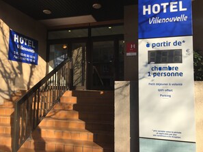 Exterior detail - Hotel Villenouvelle (Montauban)