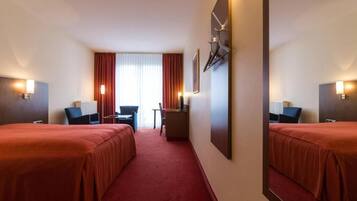 Kolmen hengen huone | Tallelokero huoneessa, ilmainen Wi-Fi